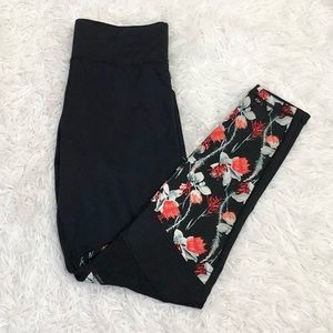 MinkPink Move Floral Mesh Cropped Ankle Leggings‎ Black Red Small